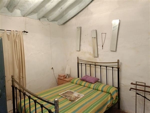 4 slaapkamer Huis te koop in Alquife - € 51.000 (Ref: 8692160)