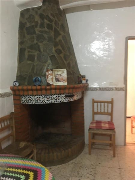 4 bedroom Townhouse for sale in Alfornon with garage - € 65,000 (Ref: 8855858)