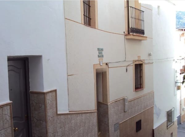 4 soveværelse Byhus til salg i Otivar - € 122.000 (Ref: 8875928)