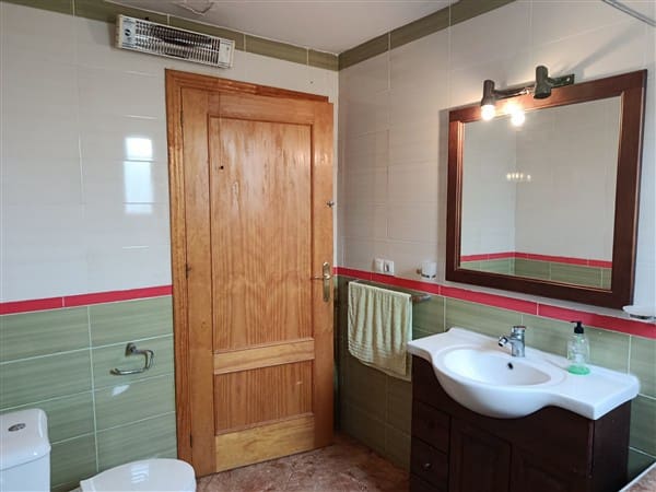 4 soveværelse Byhus til salg i Cortes de Baza med garage - € 160.000 (Ref: 8893507)