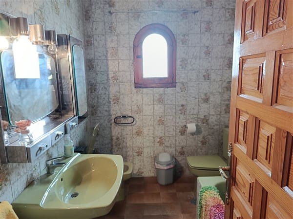 4 slaapkamer Huis te koop in Cortes de Baza met garage - € 160.000 (Ref: 8893507)