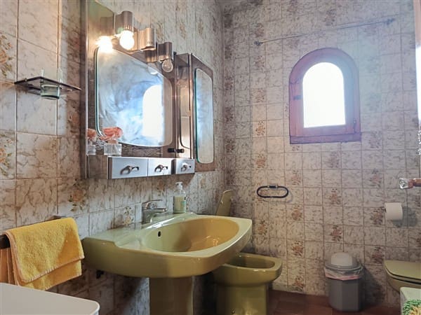 4 slaapkamer Huis te koop in Cortes de Baza met garage - € 160.000 (Ref: 8893507)