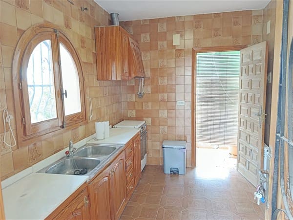 4 slaapkamer Huis te koop in Cortes de Baza met garage - € 160.000 (Ref: 8893507)