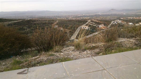 Grunde uden byggetilladelser til salg i La Zubia - € 74.900 (Ref: 8930726)