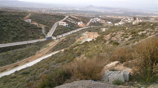 Grunde uden byggetilladelser til salg i La Zubia - € 74.900 (Ref: 8930726)