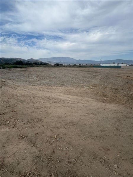 Grunde uden byggetilladelser til salg i Motril - € 530.000 (Ref: 9130187)