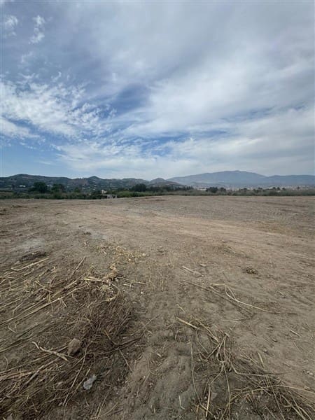 Grunde uden byggetilladelser til salg i Motril - € 530.000 (Ref: 9130187)