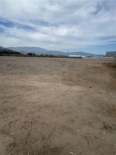 Grunde uden byggetilladelser til salg i Motril - € 530.000 (Ref: 9130187)