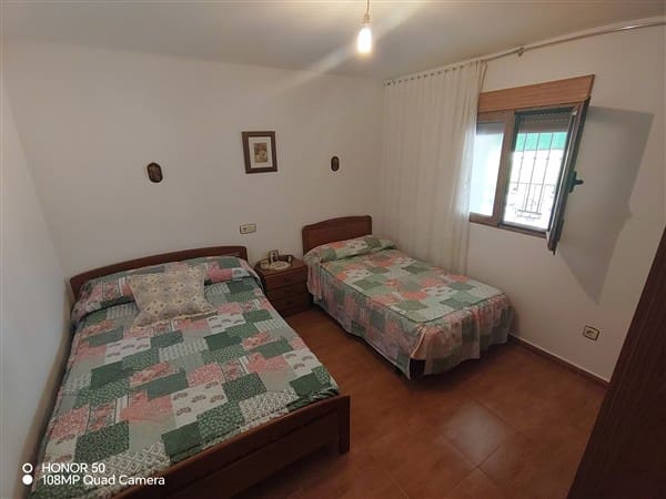 6 soveværelse Byhus til salg i Pinos del Valle, El Pinar med garage - € 119.000 (Ref: 9193081)