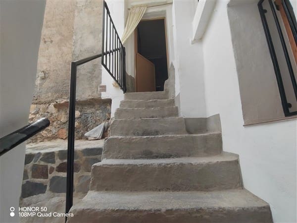 6 soveværelse Byhus til salg i Pinos del Valle med garage - € 119.000 (Ref: 9193081)