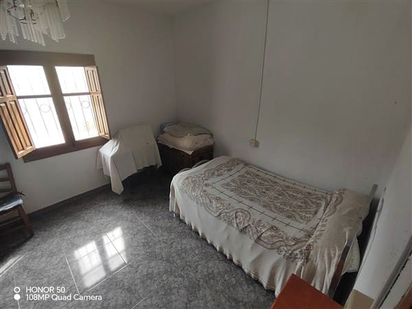 6 soveværelse Byhus til salg i Pinos del Valle med garage - € 119.000 (Ref: 9193081)