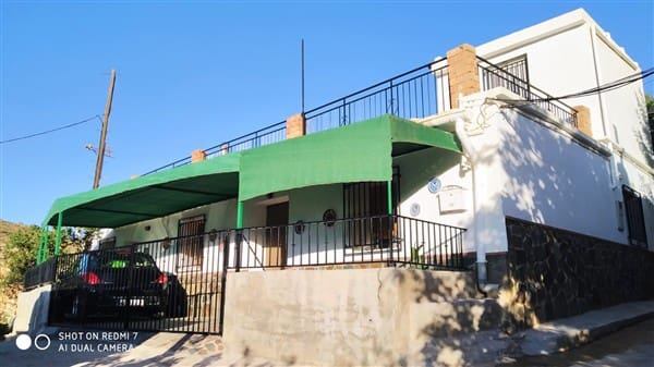 6 soveværelse Byhus til salg i Pinos del Valle med garage - € 119.000 (Ref: 9193081)