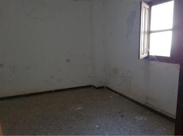 10 soveværelse Byhus til salg i Yegen med garage - € 54.500 (Ref: 9198670)