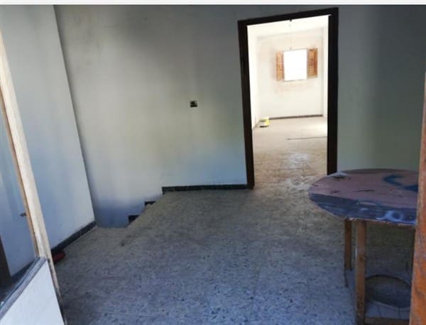 10 soveværelse Byhus til salg i Yegen med garage - € 54.500 (Ref: 9198670)