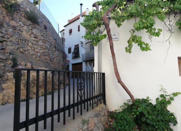 10 soveværelse Byhus til salg i Yegen, Alpujarra de la Sierra med garage - € 54.500 (Ref: 9198670)