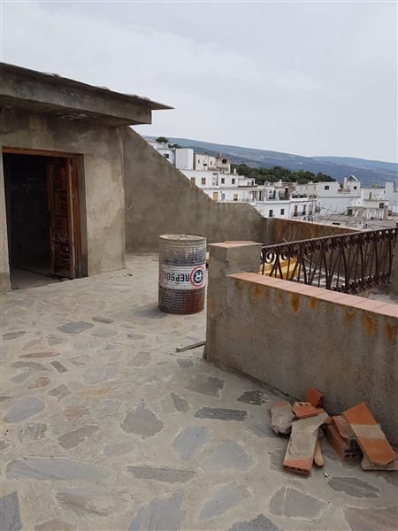 10 soveværelse Byhus til salg i Yegen med garage - € 54.500 (Ref: 9198670)