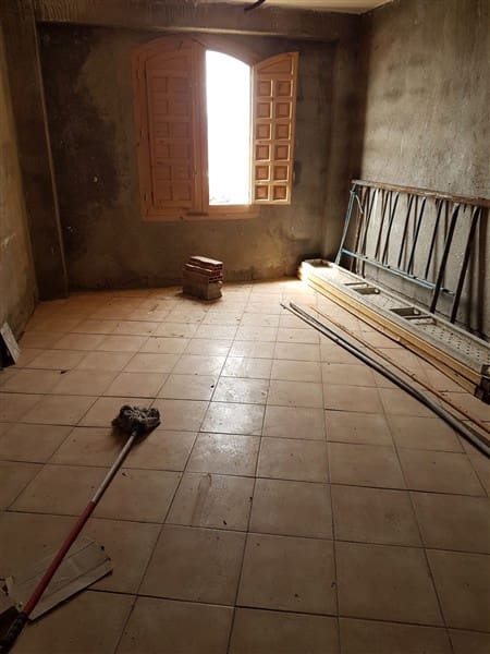 10 soveværelse Byhus til salg i Yegen med garage - € 54.500 (Ref: 9198670)