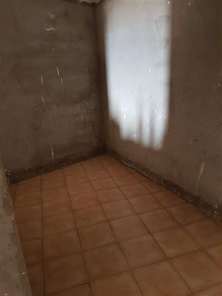 10 soveværelse Byhus til salg i Yegen med garage - € 54.500 (Ref: 9198670)