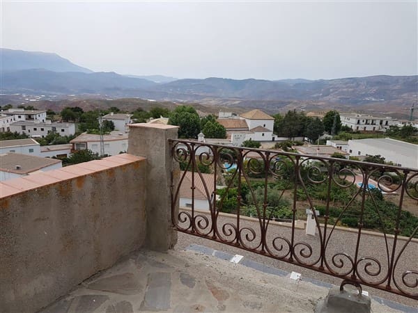 10 soveværelse Byhus til salg i Yegen med garage - € 54.500 (Ref: 9198670)