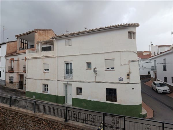 4 soveværelse Byhus til salg i Hueneja med garage - € 57.500 (Ref: 9211717)