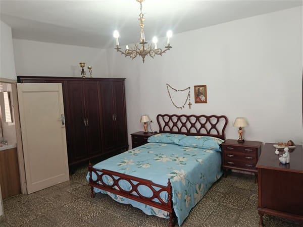 4 soveværelse Byhus til salg i Hueneja med garage - € 57.500 (Ref: 9211717)