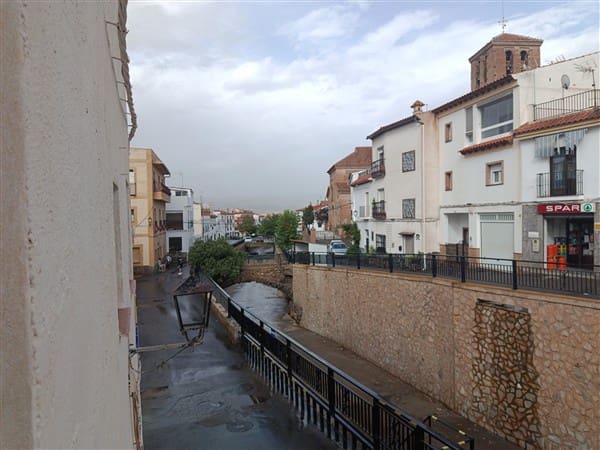 4 soveværelse Byhus til salg i Hueneja med garage - € 57.500 (Ref: 9211717)