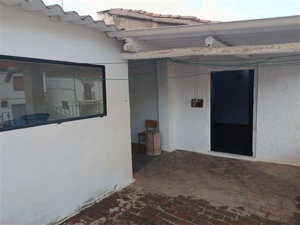 4 soveværelse Byhus til salg i Hueneja med garage - € 57.500 (Ref: 9211717)