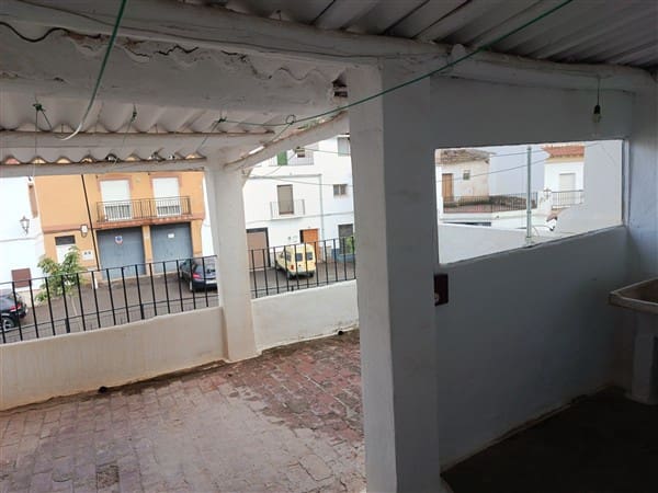 4 soveværelse Byhus til salg i Hueneja med garage - € 57.500 (Ref: 9211717)