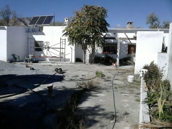 4 soveværelse Finca/Landehus til salg i Baza med swimmingpool garage - € 87.500 (Ref: 9255799)