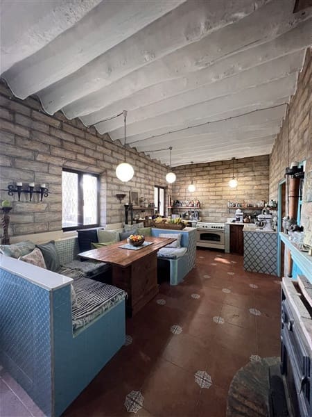 8 sypialnia Finka/Dom wiejski na sprzedaż w Baza z basenem garażem - 295 000 € (Ref: 9449718)