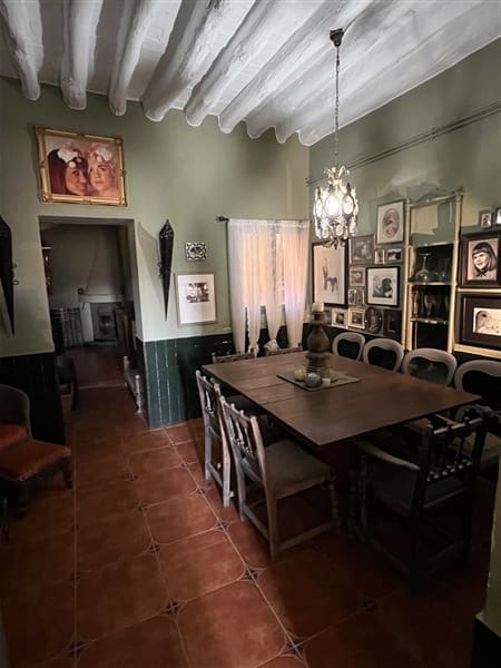 8 sypialnia Finka/Dom wiejski na sprzedaż w Baza z basenem garażem - 295 000 € (Ref: 9449718)