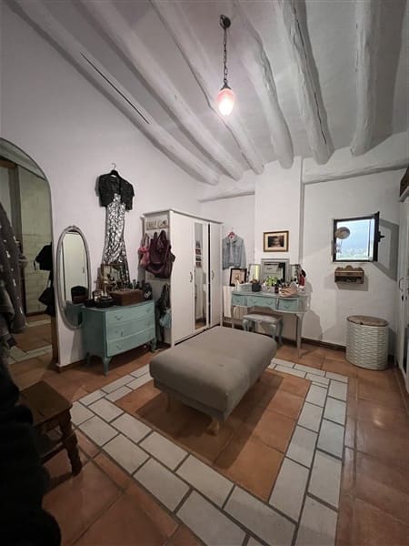 8 sypialnia Finka/Dom wiejski na sprzedaż w Baza z basenem garażem - 295 000 € (Ref: 9449718)