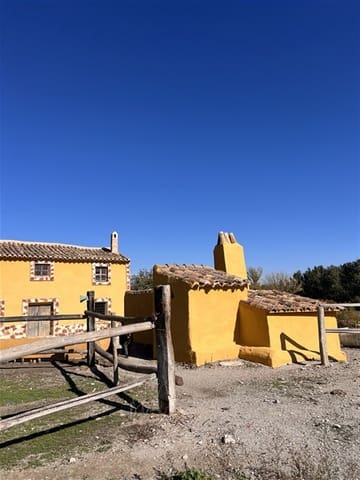 8 sypialnia Finka/Dom wiejski na sprzedaż w Baza z basenem garażem - 295 000 € (Ref: 9449718)