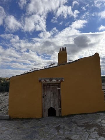 8 sypialnia Finka/Dom wiejski na sprzedaż w Baza z basenem garażem - 295 000 € (Ref: 9449718)