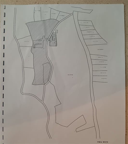 8 sypialnia Finka/Dom wiejski na sprzedaż w Baza z basenem garażem - 295 000 € (Ref: 9449718)