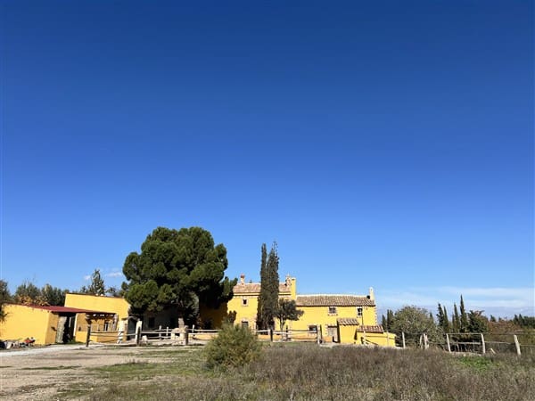 8 sypialnia Finka/Dom wiejski na sprzedaż w Baza z basenem garażem - 295 000 € (Ref: 9449718)