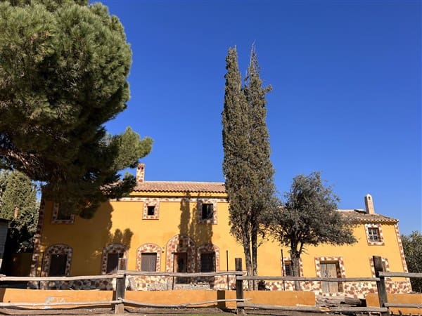 8 sypialnia Finka/Dom wiejski na sprzedaż w Baza z basenem garażem - 295 000 € (Ref: 9449718)