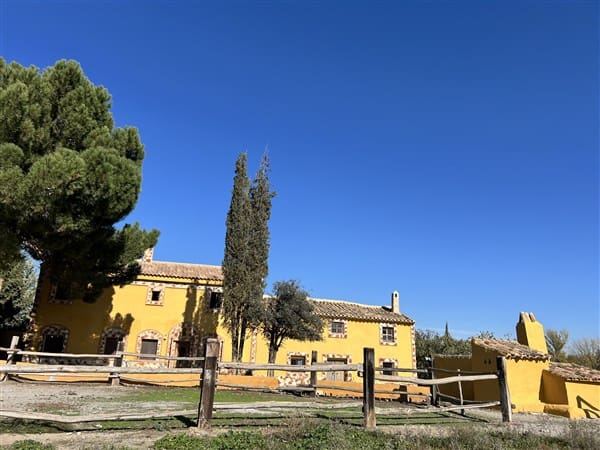 8 sypialnia Finka/Dom wiejski na sprzedaż w Baza z basenem garażem - 295 000 € (Ref: 9449718)