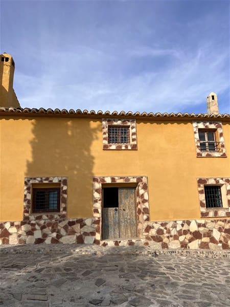 8 sypialnia Finka/Dom wiejski na sprzedaż w Baza z basenem garażem - 295 000 € (Ref: 9449718)