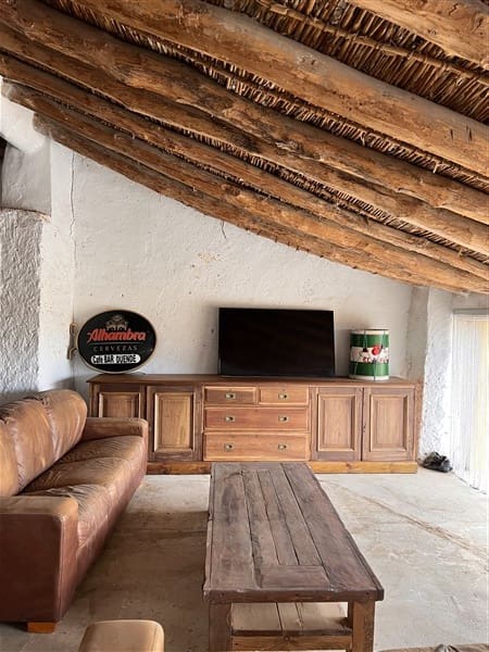 8 sypialnia Finka/Dom wiejski na sprzedaż w Baza z basenem garażem - 295 000 € (Ref: 9449718)