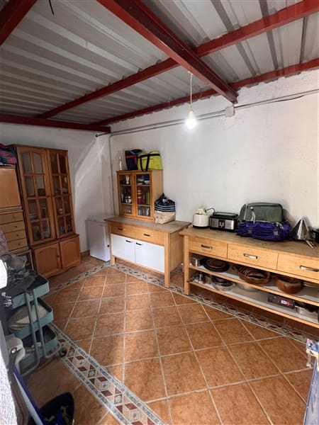 8 sypialnia Finka/Dom wiejski na sprzedaż w Baza z basenem garażem - 295 000 € (Ref: 9449718)