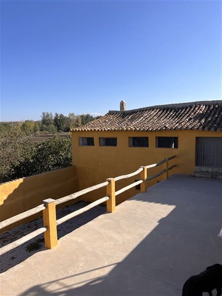 8 sypialnia Finka/Dom wiejski na sprzedaż w Baza z basenem garażem - 295 000 € (Ref: 9449718)