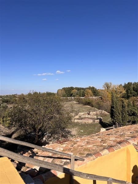 8 sypialnia Finka/Dom wiejski na sprzedaż w Baza z basenem garażem - 295 000 € (Ref: 9449718)