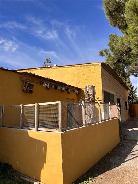 8 sypialnia Finka/Dom wiejski na sprzedaż w Baza z basenem garażem - 295 000 € (Ref: 9449718)