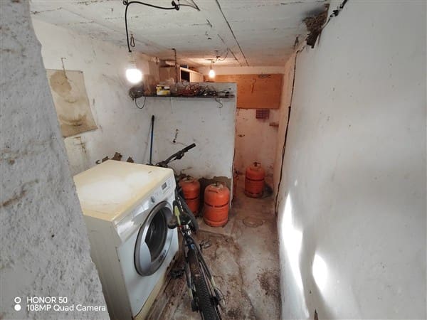 5 bedroom Townhouse for sale in Ventorros de la Laguna with garage - € 77,000 (Ref: 9454784)