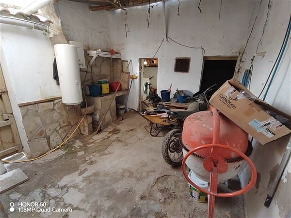 5 bedroom Townhouse for sale in Ventorros de la Laguna with garage - € 77,000 (Ref: 9454784)