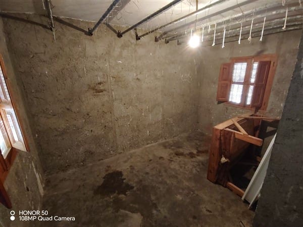 5 bedroom Townhouse for sale in Ventorros de la Laguna with garage - € 77,000 (Ref: 9454784)