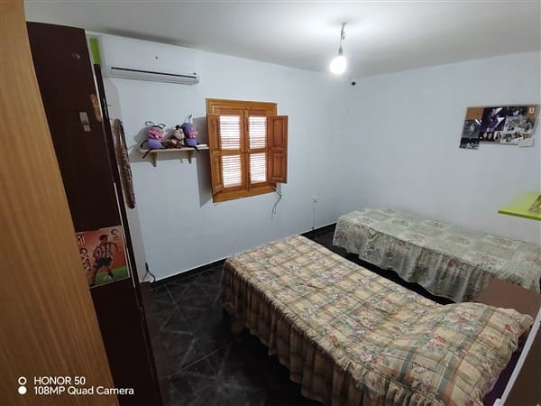 5 bedroom Townhouse for sale in Ventorros de la Laguna with garage - € 77,000 (Ref: 9454784)