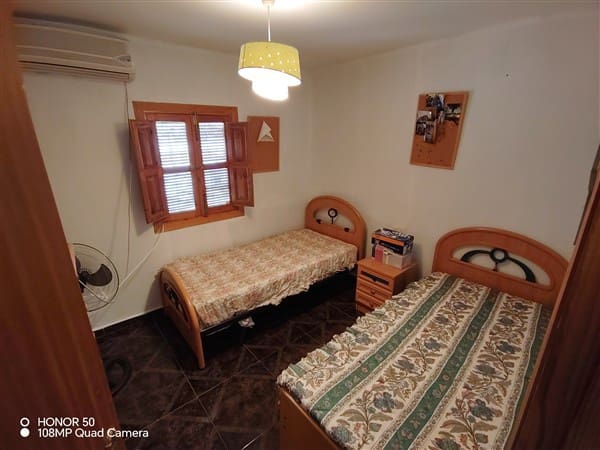 5 bedroom Townhouse for sale in Ventorros de la Laguna with garage - € 77,000 (Ref: 9454784)