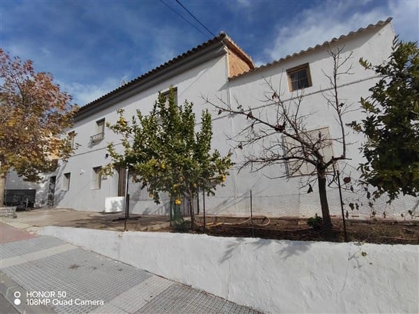 5 bedroom Townhouse for sale in Ventorros de la Laguna with garage - € 77,000 (Ref: 9454784)